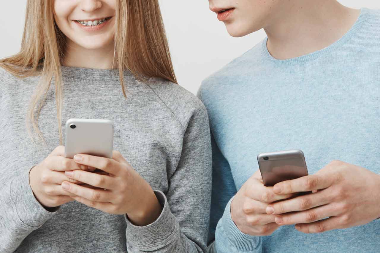 teens on phone